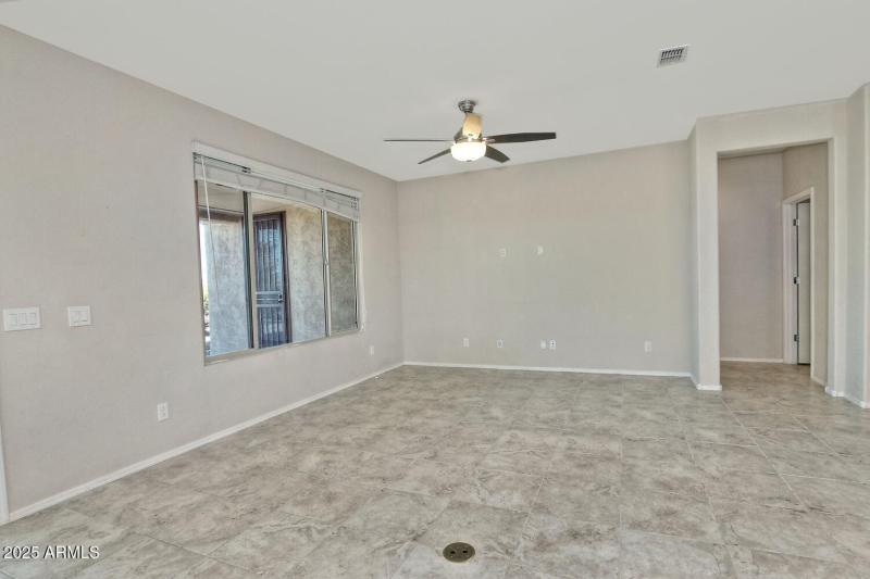 5814 W Cactus Wren Way-large-015-016-In