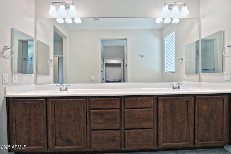 5814 W Cactus Wren Way-large-019-033-Dua