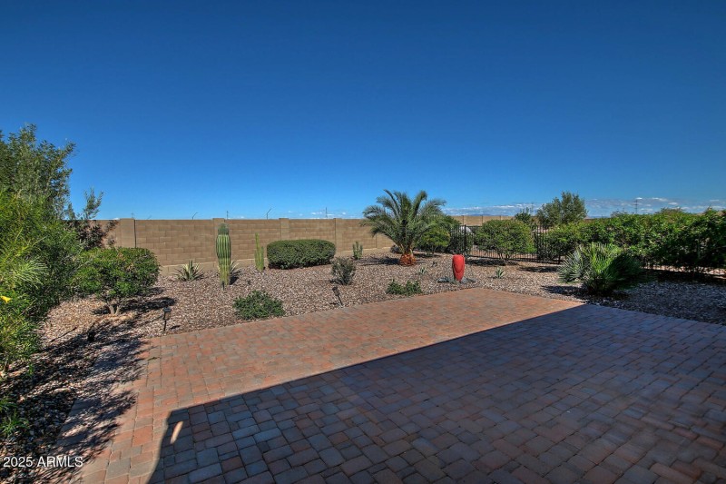 5814 W Cactus Wren Way-large-027-010-Lar