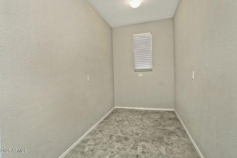 5814 W Cactus Wren Way-large-033-030-Lau