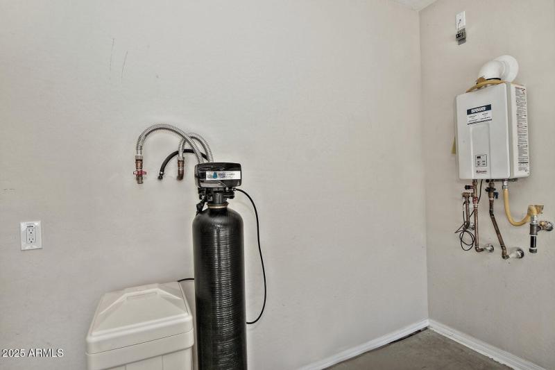 5814 W Cactus Wren Way-large-036-035-Tan