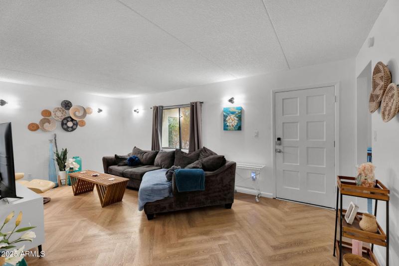 13-web-or-mls-Clarendon-12