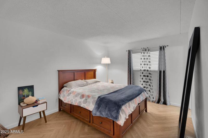 22-web-or-mls-Clarendon-27