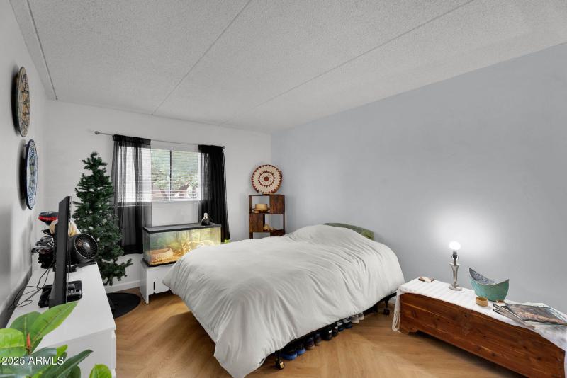 28-web-or-mls-Clarendon-24