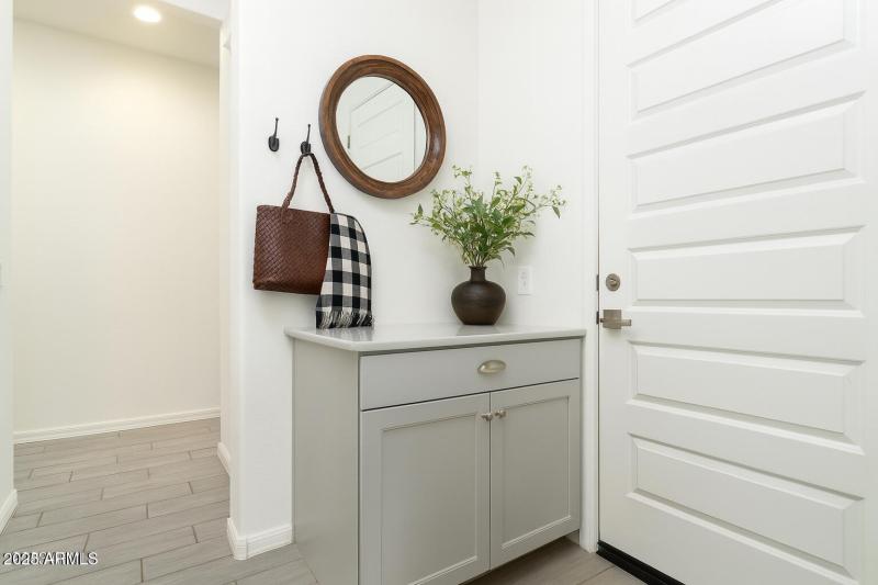 Virtually staged decor