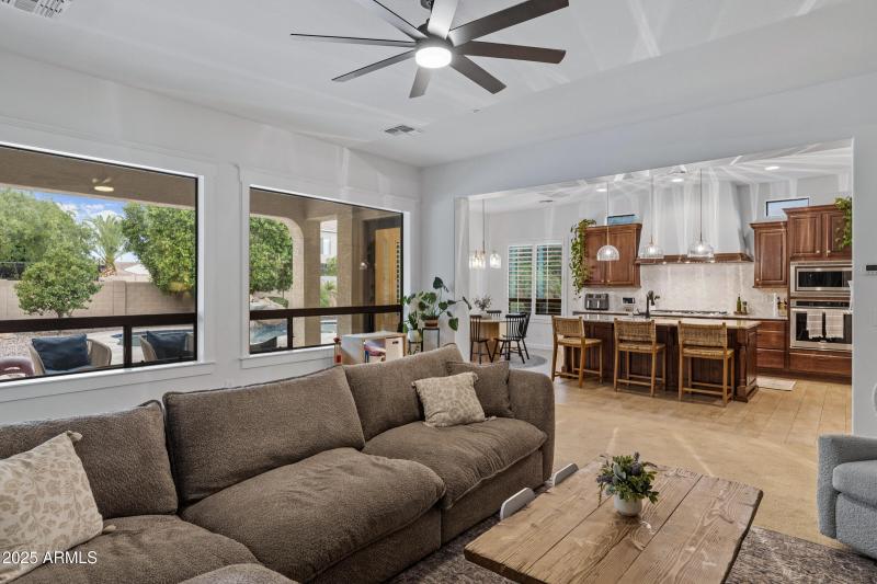 2448 E Amber Ct-16