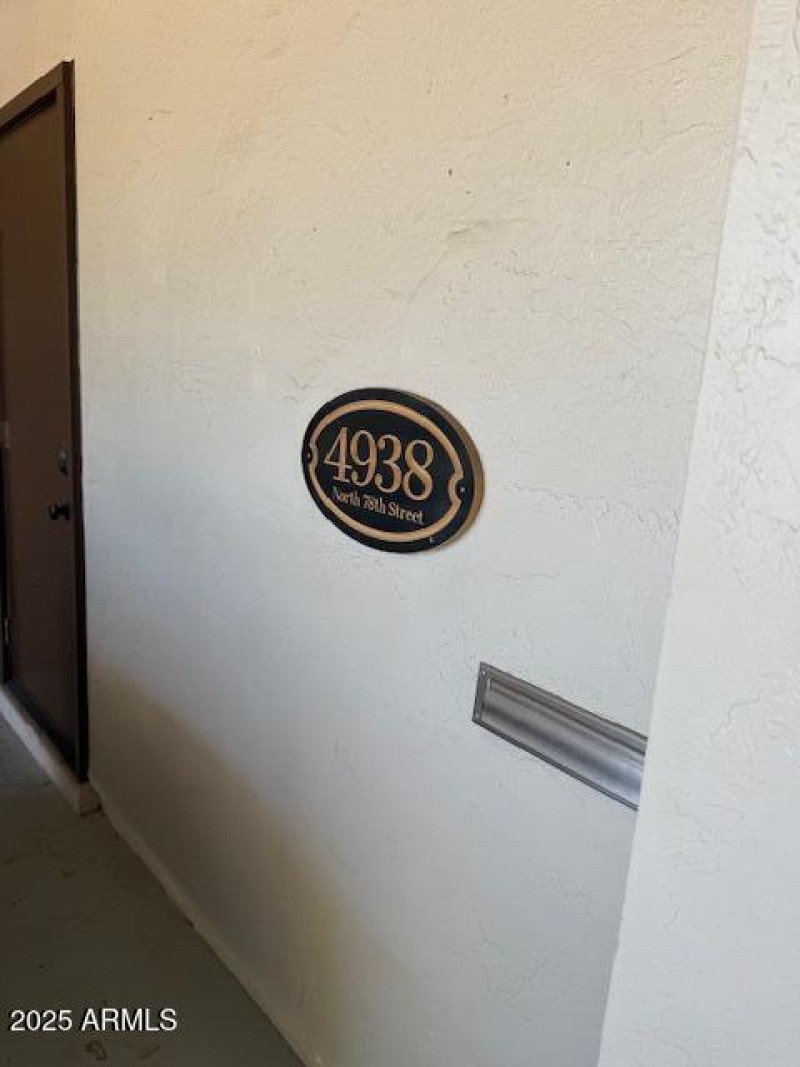 Villa Monterey - Mail slot