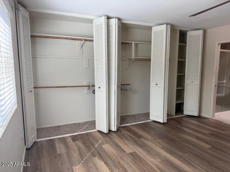 Villa Monterey - Primary bedroom closet