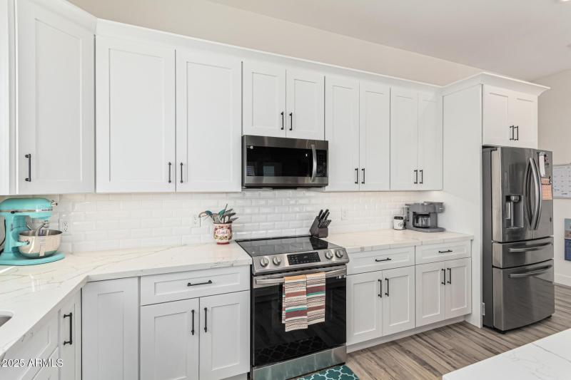 kitchen w stainless appliances