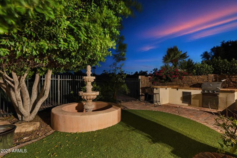 5019 E La Mirada Way