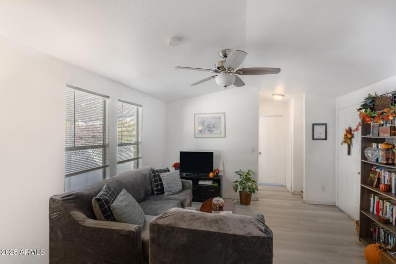 1635 E Libby-8