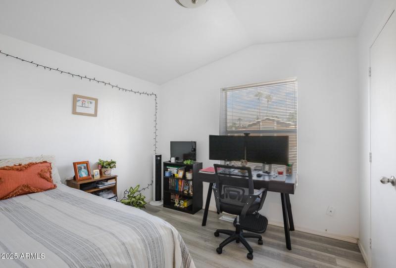 1635 E Libby-12