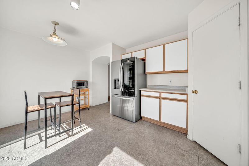 12119 W Dahlia Dr-10