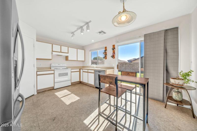 12119 W Dahlia Dr-14