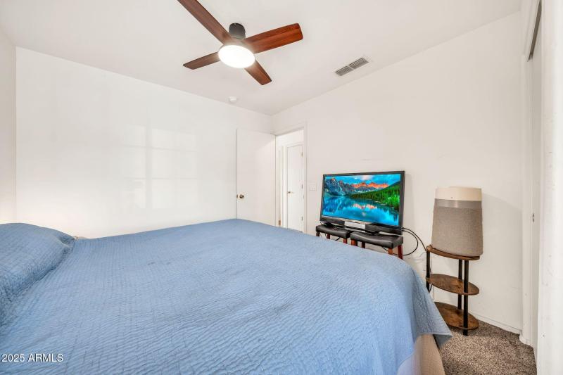 12119 W Dahlia Dr-16