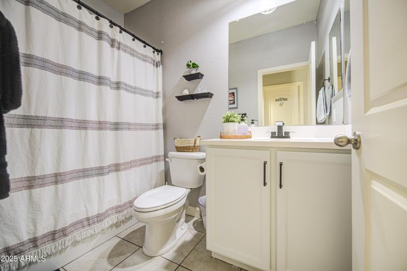 Bathroom 2-pic 2