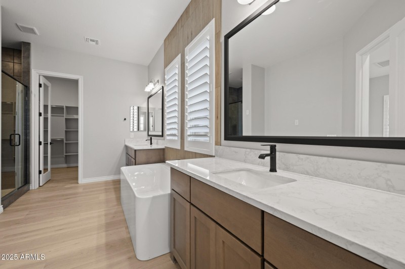 29)PRIMARY BATH DOWN