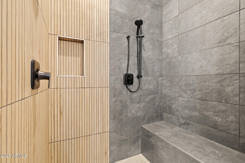 31)PRIMARY BATH DOWN