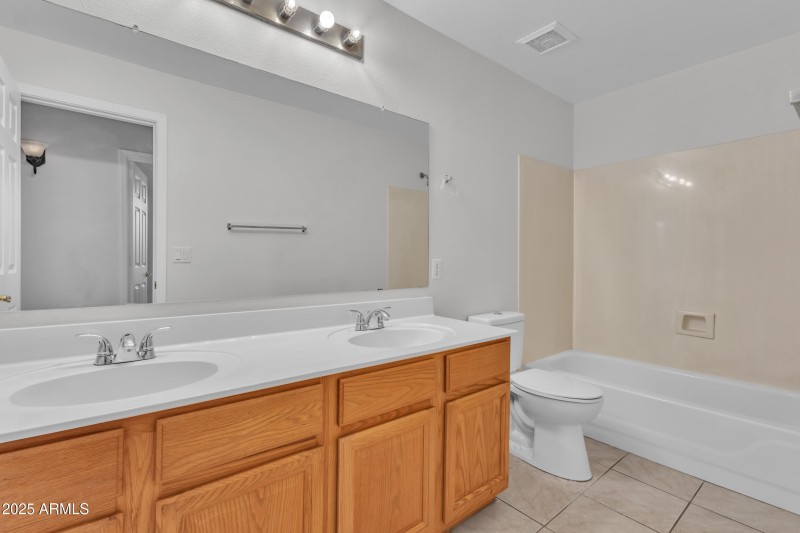 HALL BATH W/2 SINKS