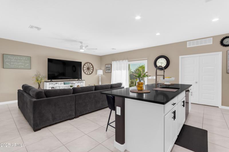 Kitchen/Living Area