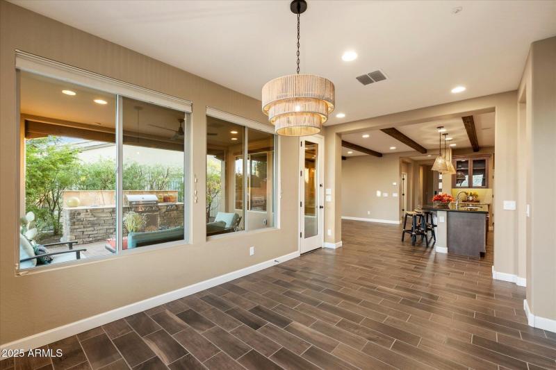 Great Flow From Kitchen To Dining Area
