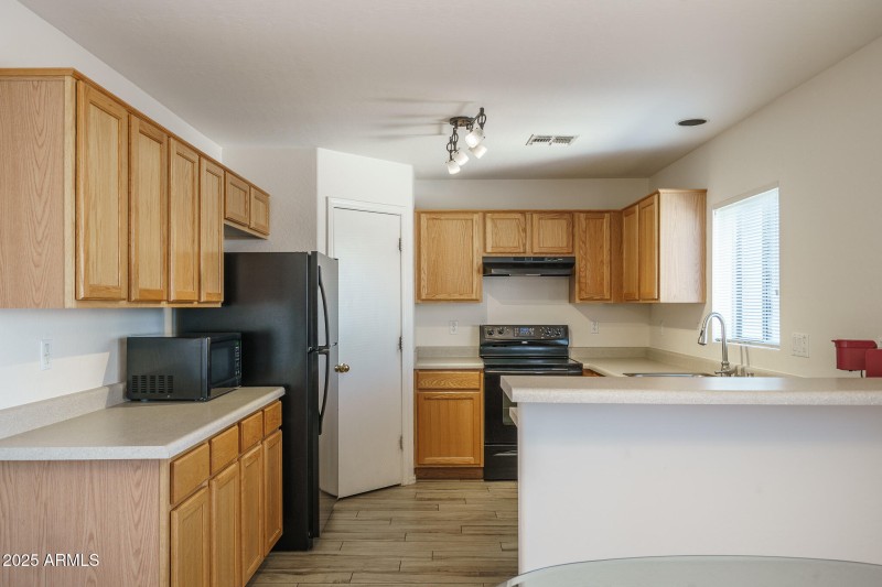8) KITCHEN