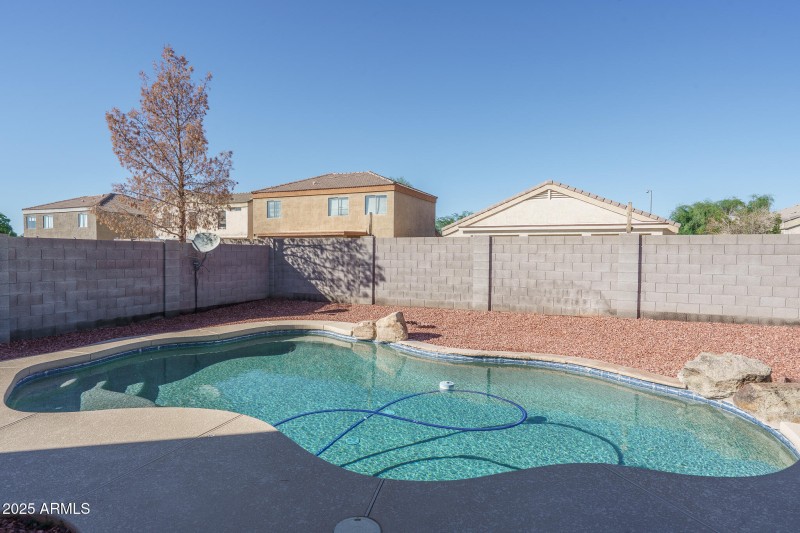 26) POOL