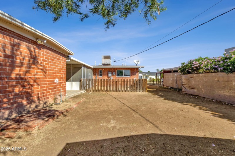 37-web-or-mls-345-w-montecito-ave