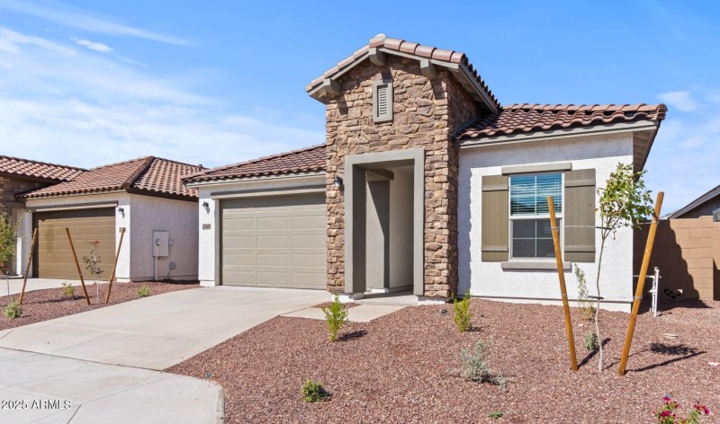 MR Lot #68 Front Exterior 3 (Large)