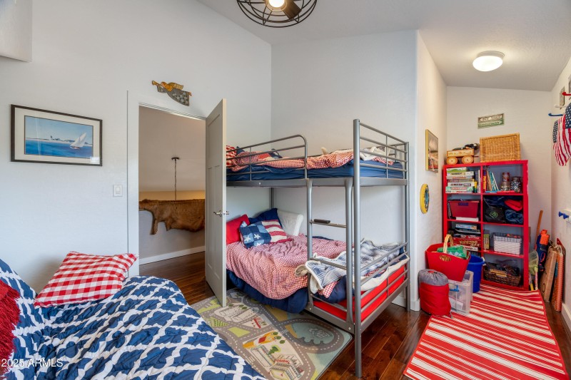 Bdrm Upstairs twd Closet space