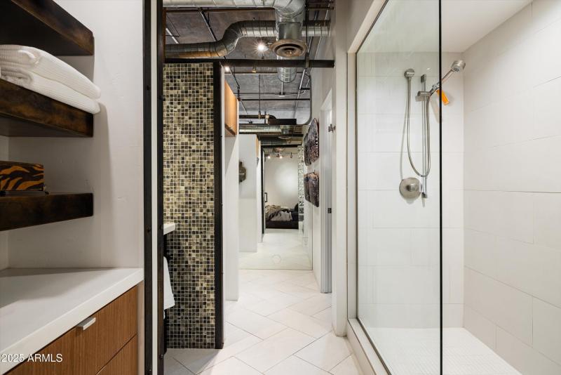 11-21 E Sixth St_11