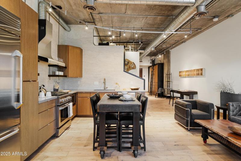 23-21 E Sixth St_23