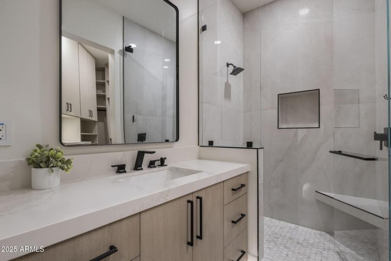 Guest Ensuite Bathroom