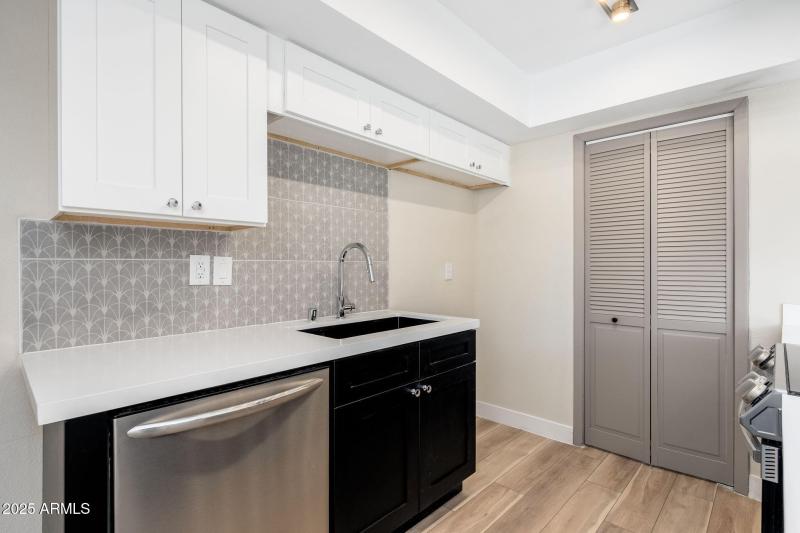 8120 N 32nd Ave - 10