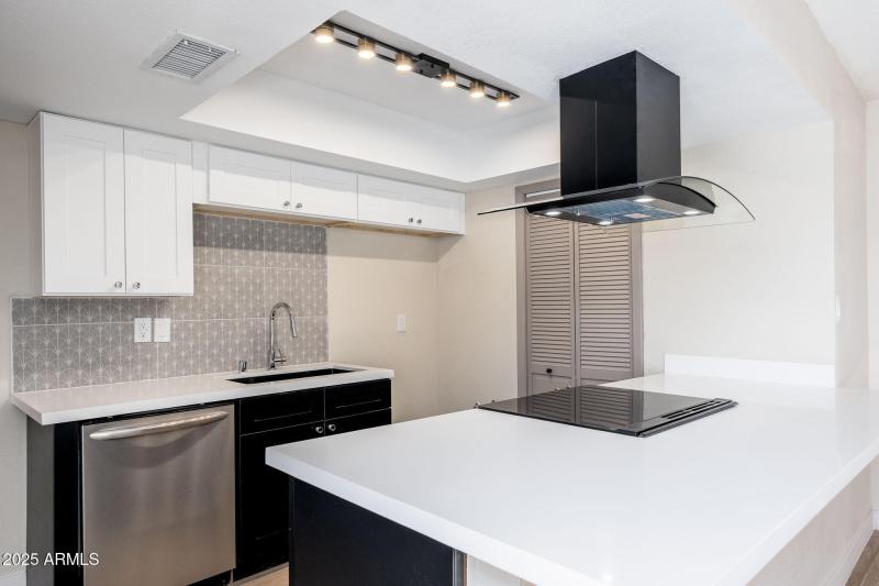 8120 N 32nd Ave - 12