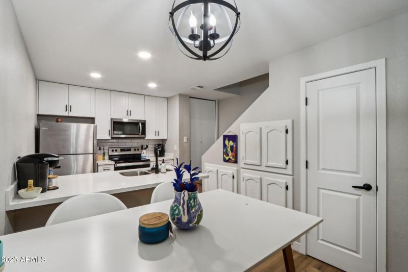 12-web-or-mls-N Alma School Rd-S1710-012