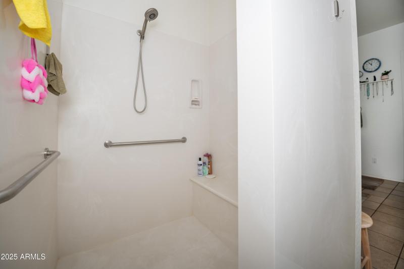 014_Master Shower