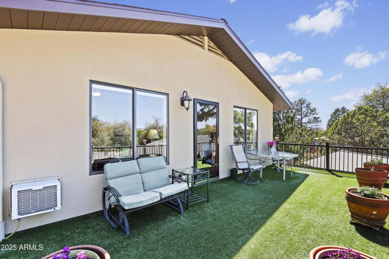 PRIMARYBEDROOM DECK