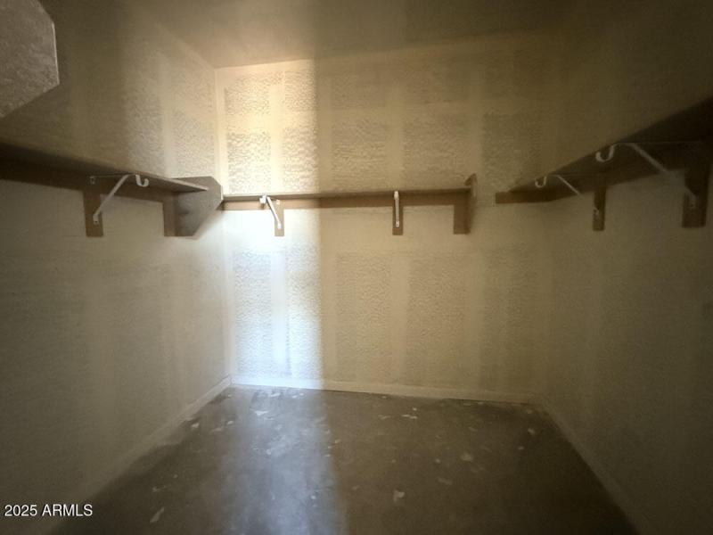 17.primarycloset