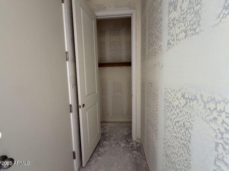 21.closetbygarage
