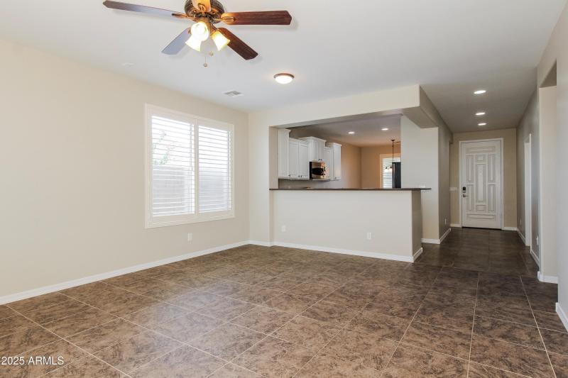 004-photo-living-room-11348130