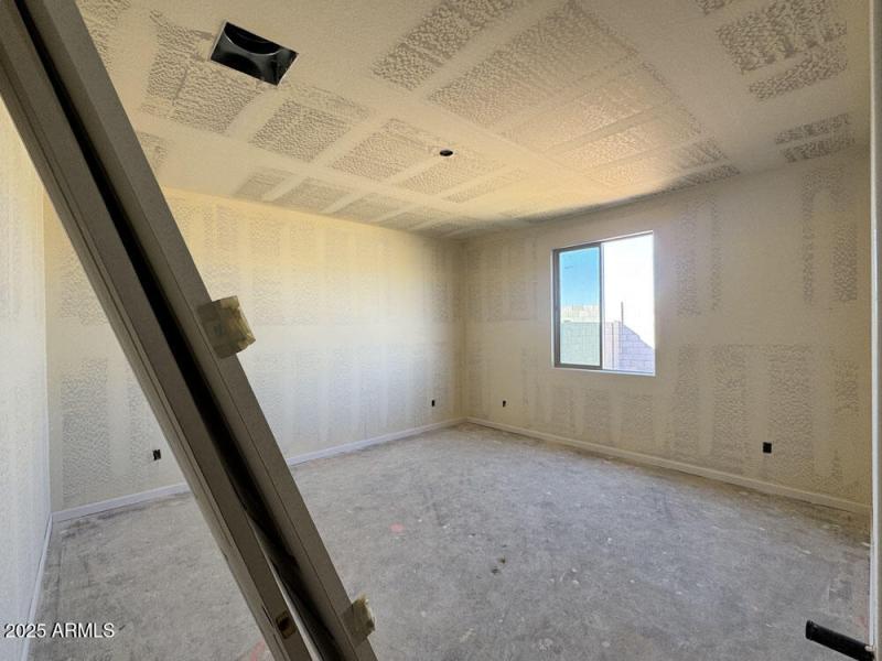 013 Primary Bedroom