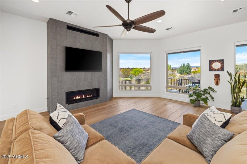 08-Living Room