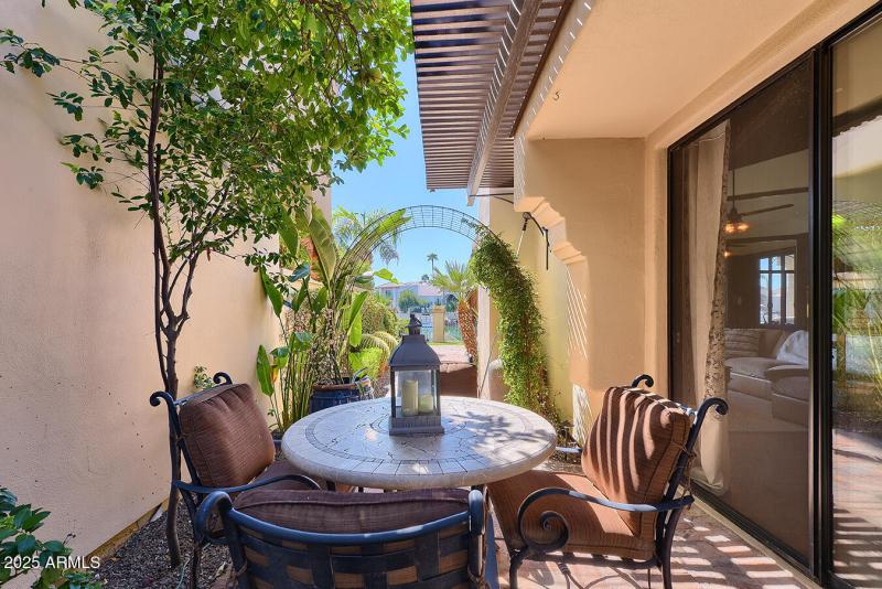 Enchanting Side Yard!