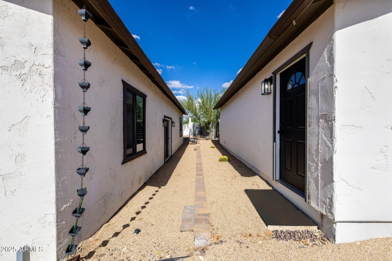 Side yard between garage and home