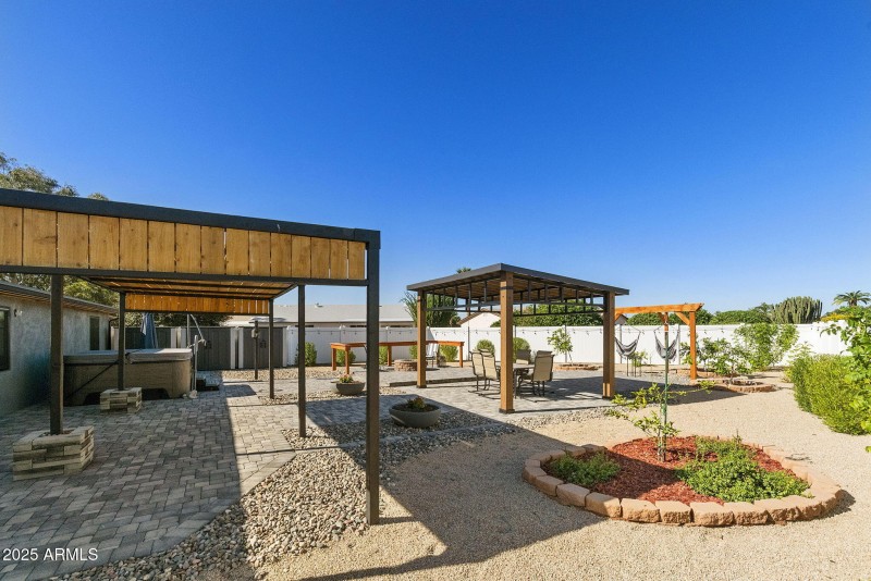 Entertainer's Backyard