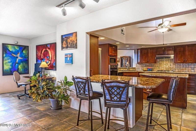 Breakfast bar in the great room