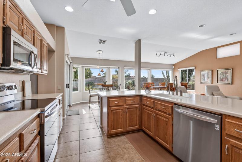 Kitchen w/custom cabinets