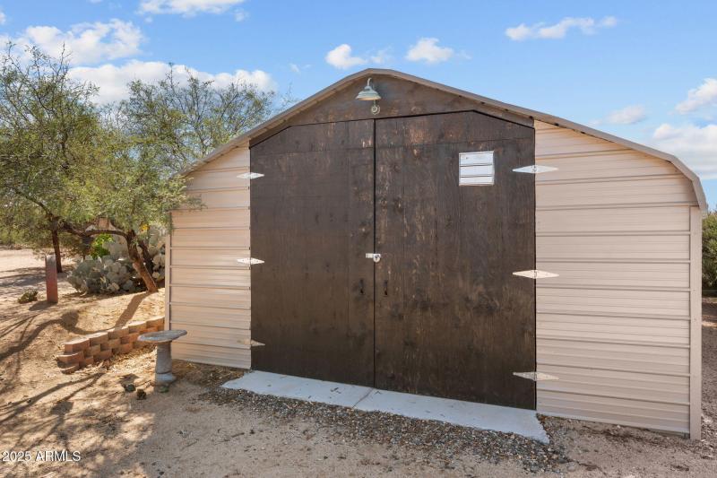 Garage & Workshop