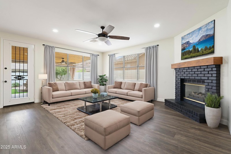 11-web-or-mls-QVB09234 - Living Room - S